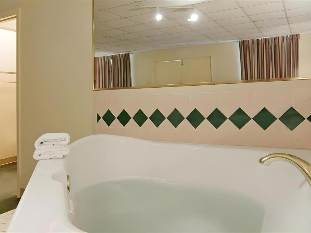 Americas Best Value Inn & Suites 빅토리아 외부 사진