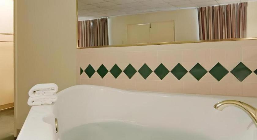 Americas Best Value Inn & Suites 빅토리아 외부 사진